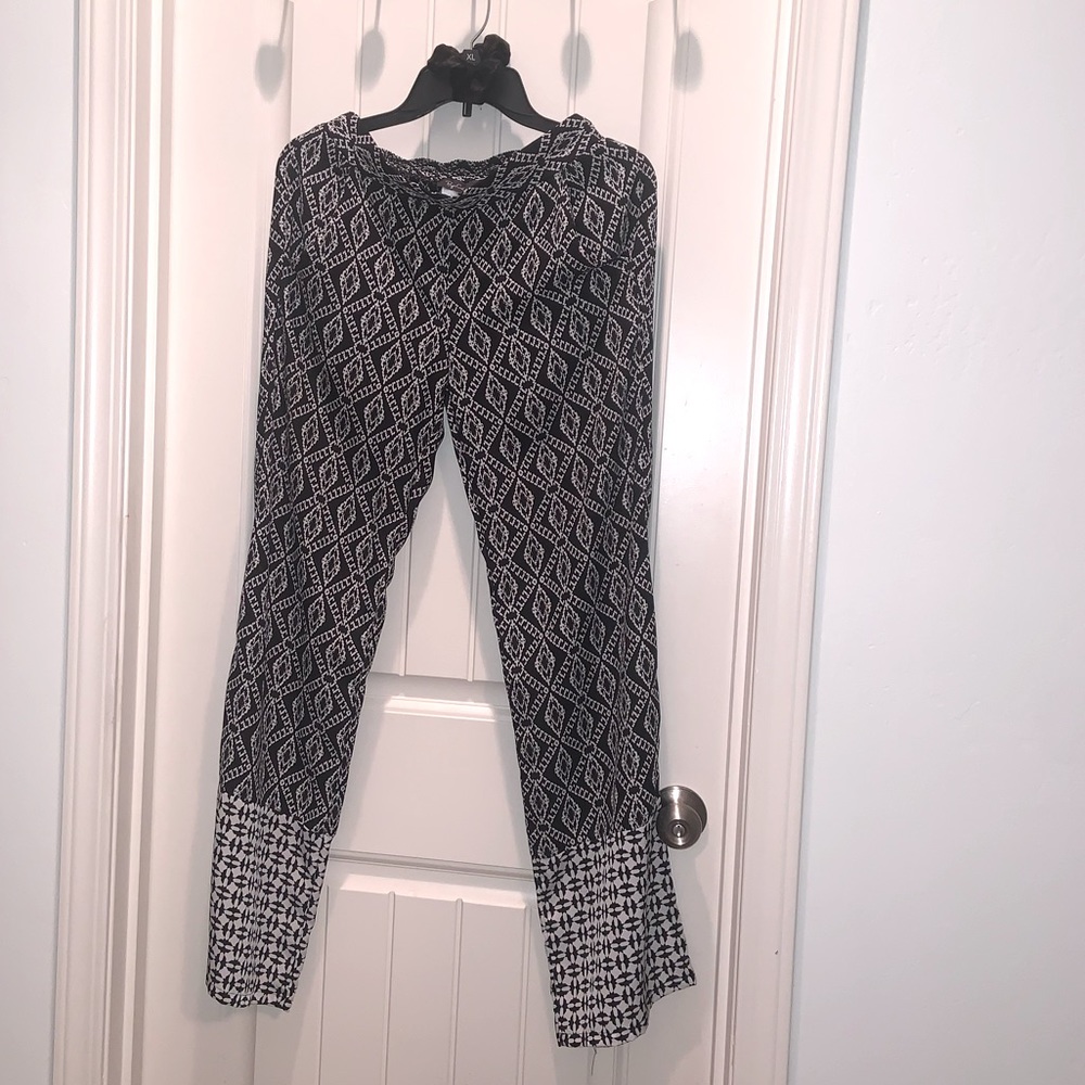 Printed wide leg pants with stretch waist, size S